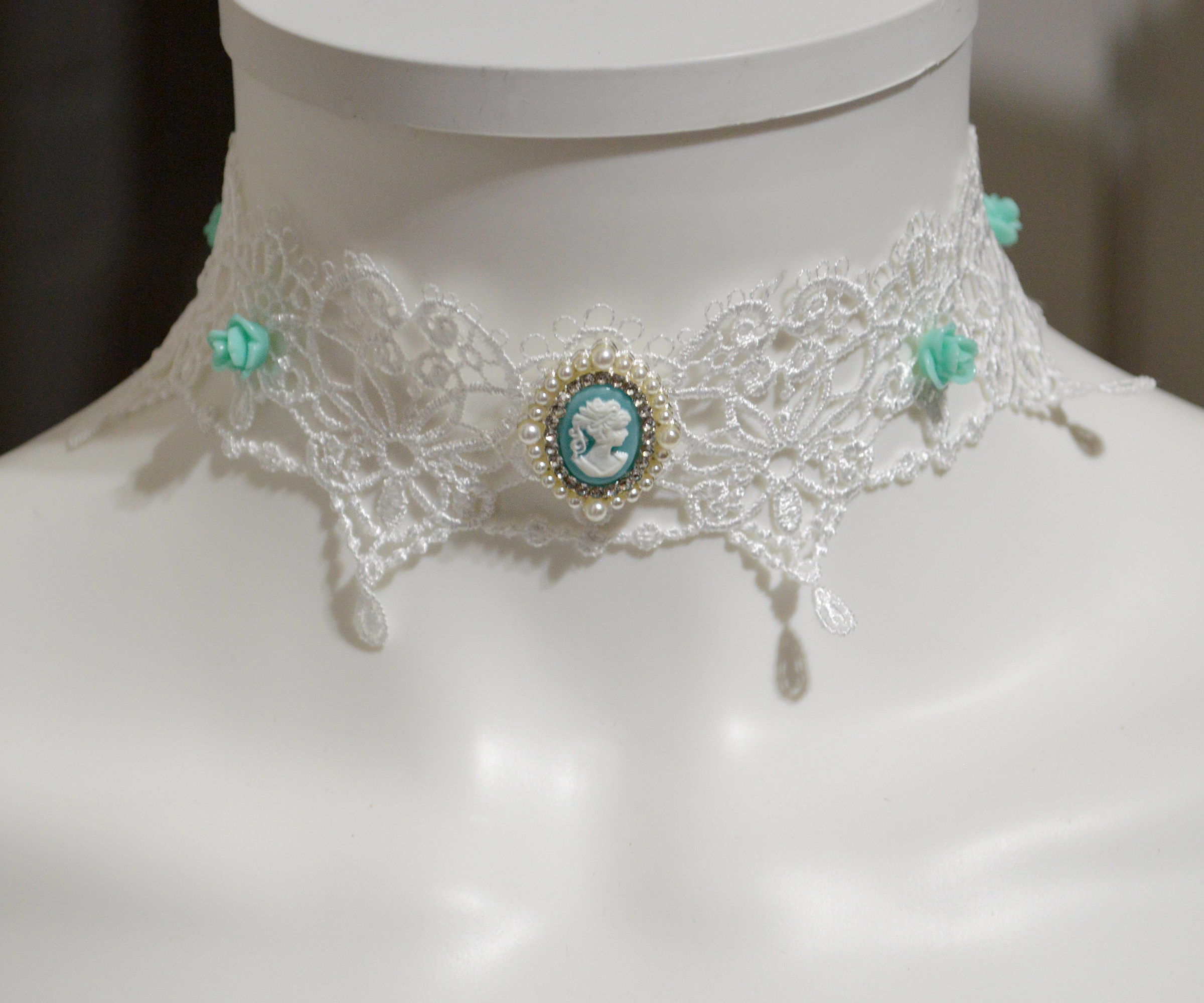 blue-and-white-lace-cameo-choker (1) blue-and-white-lace-cameo-choker (1)