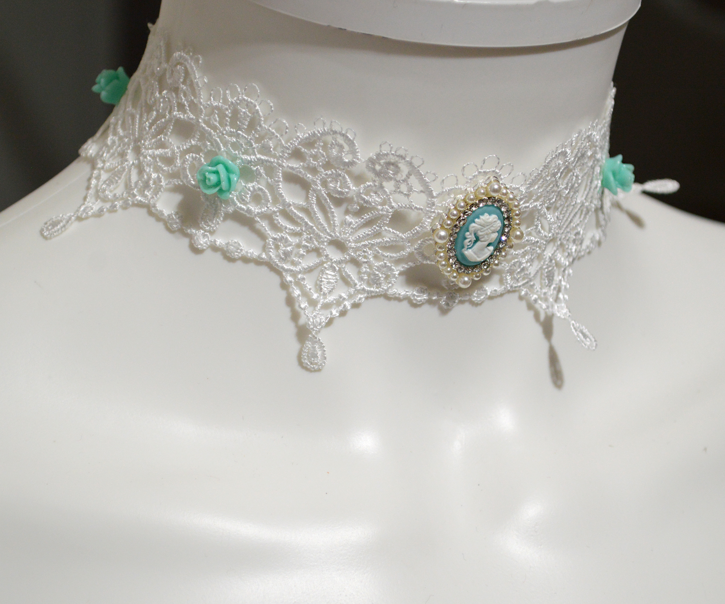 blue-and-white-lace-cameo-choker (2) blue-and-white-lace-cameo-choker (2)