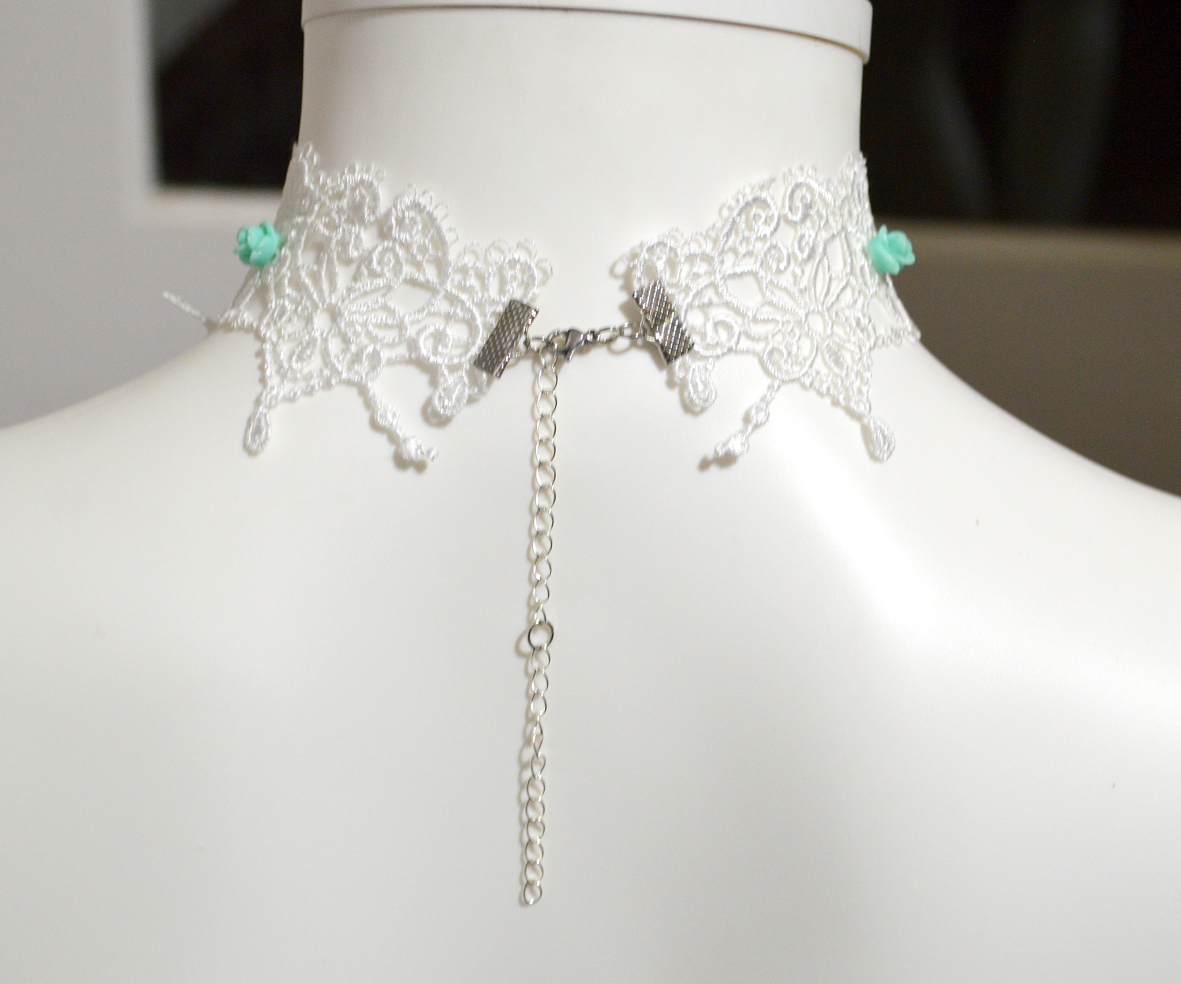 blue-and-white-lace-cameo-choker (5) blue-and-white-lace-cameo-choker (5)